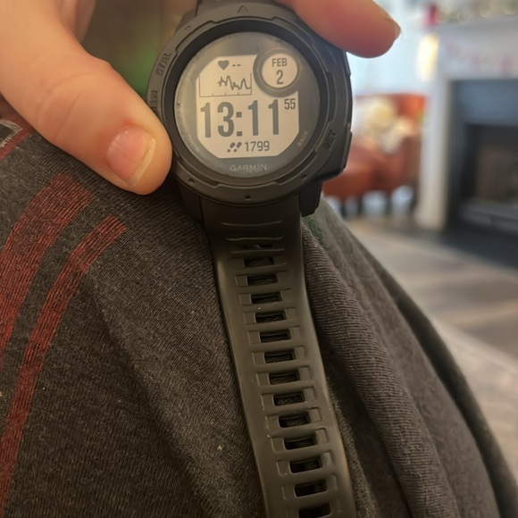 Garmin instinct watch comes with a charger - Picture 4 of 4